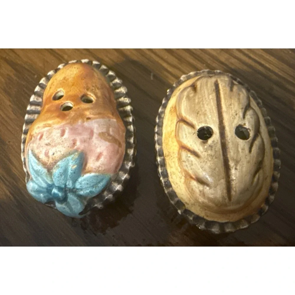 Vintage Ceramic fruit & leaf/nut Salt and Pepper Shakers Set Kitchen Decor